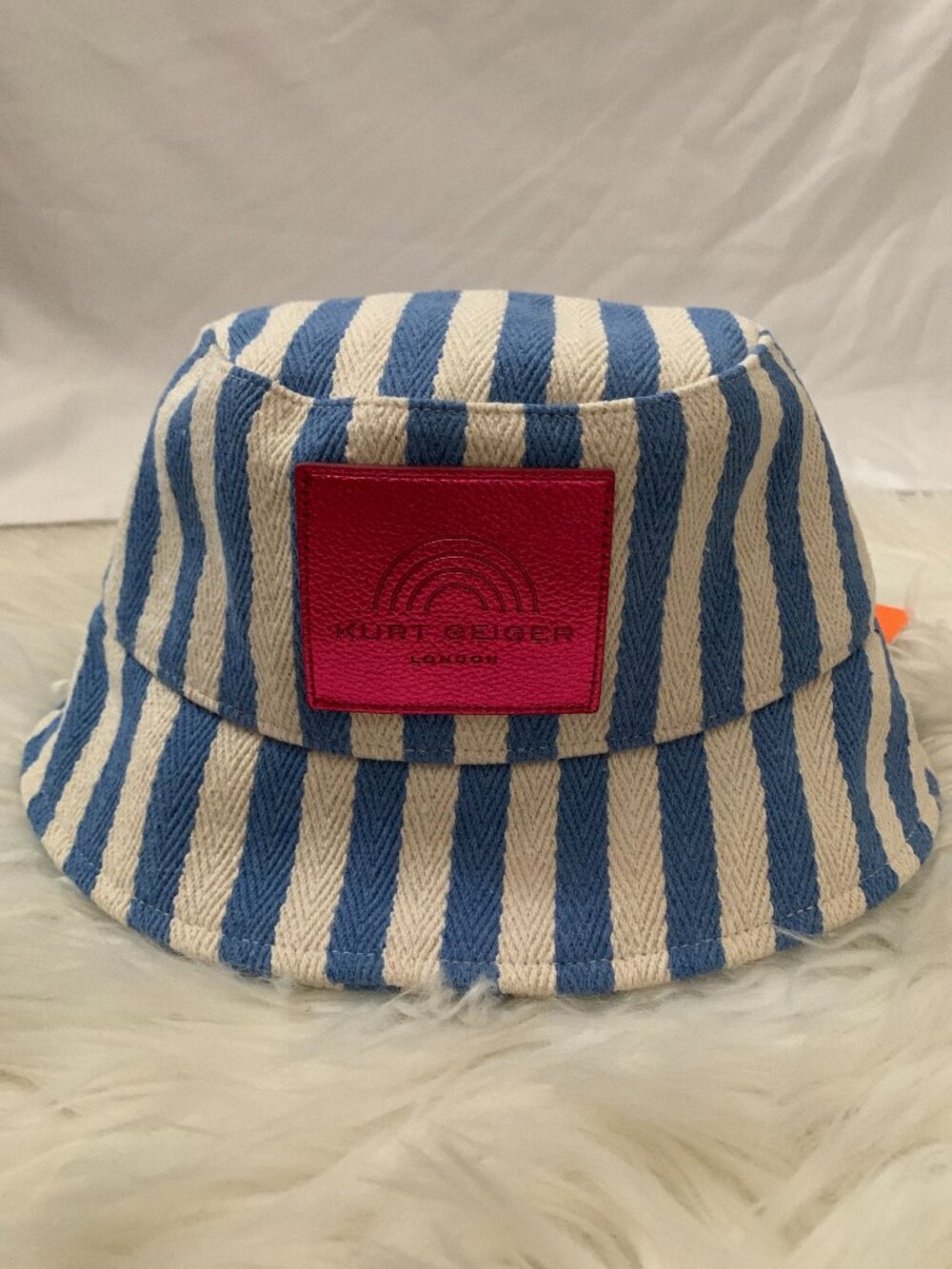 KURT GEIGER LONDON Southbank Bucket Hat in Mid Blue
